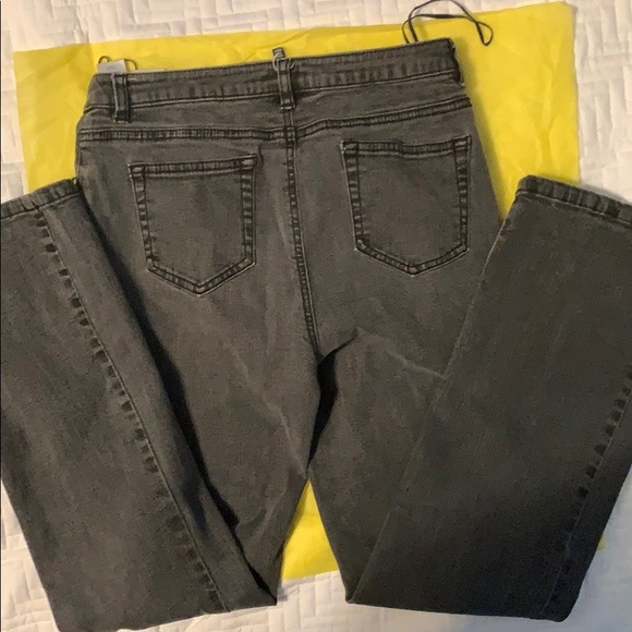 Jones New York Signature Petite Jeans, Size 6P - Picture 2 of 2